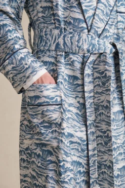 Seaside Unlined Printed Silk Dressing Gown -Fashion-New and Lingwood wave gown 122 scaled